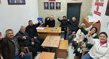 MHP Dazkırı İlçe Başkanı Ali Atay ve Yönetim Kurulu Üyeleri Kapsamlı Toplantı Gerçekleştirdi