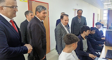 KAYMAKAM DURU DİNAR ANADOLU İMAM HATİP LİSESİNİ ZİYARET ETTİ