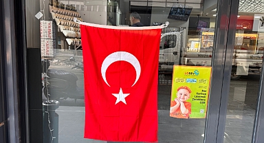 Dinar Çarşı Esnaflarından Anlamlı 19 Mayıs Kutlaması