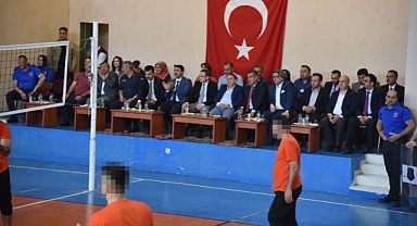 Kaymakam Duru, Dinar T Tipi Kapalı ve Açık Ceza İnfaz Kurumunda Koğuşlar Arası Voleybol Turnuvası Final Maçını İzledi