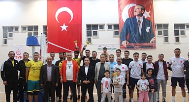 KAYMAKAM DURU “KURUMLAR ARASI VOLEYBOL TURNUVASI” FİNALİNE KATILDI
