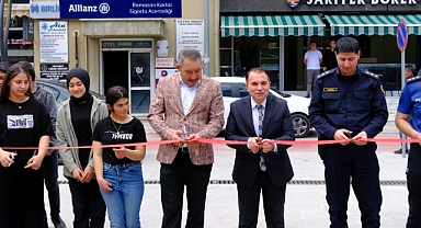 ULUKÖY ORTAOKULU RESİM SERGİSİ KAYMAKAM DURU TARAFINDAN AÇILDI