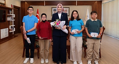 Dazkırı Kaymakamı Gizem Bayguş ve Öğrencilerden Vali Yiğitbaşı’na Ziyaret