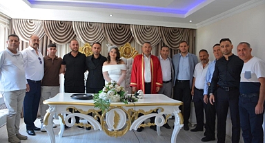 Dinar Belediye Başkanı Veysel Topçu Genç Çiftimizin Nikahını Kıydı
