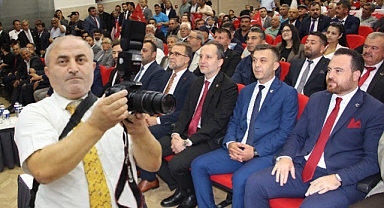 Yeniden Refah Partisi İl Kongresi'nde Gergin Anlar! Fotoğrafçı Tartışması Yerel Basını Kızdırdı