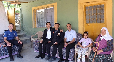 Kaymakamımız Hasan Uğuz, Kore Gazisi Yusuf Sağlam'ı Ziyaret Etti