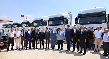 Afyonkarahisar'a Yeni Hizmet Araçları Teslim Edildi