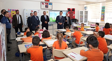 Dinar’da 2025-2026 Eğitim Öğretim Yılı İlköğretim Haftası Coşkuyla Kutlandı!