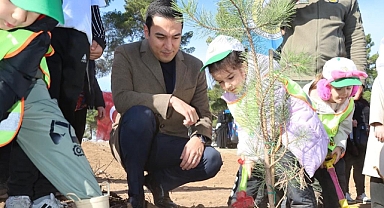 Dinar’da 11 Kasım Milli Ağaçlandırma Günü’nde Fidanlar Geleceğe Nefes Oldu