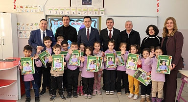 KAYMAKAMIMIZ HASAN UĞUZ, MENDERES İLKOKULUNDA KARNE SEVİNCİNE ORTAK OLDU