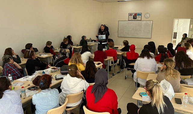 Afyonkarahisar Emniyetinden İlçelerde Narkotik Farkındalık Faaliyeti