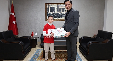 İstiklal Marşı’nı Güzel Okuma Yarışması İlçe ve İl Birincisi Mert TAŞCI, Kaymakamımız Hasan UĞUZ’u Ziyaret Etti