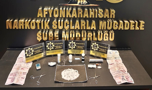 Afyonkarahisar'da Sokak Satıcılarına Yönelik Çalışmada 3 Şüpheliye İşlem!