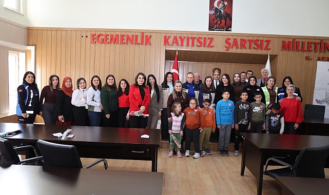 Minik Öğrencilerimizden Kadınlar Günü’nde Anlamlı Ziyaret!